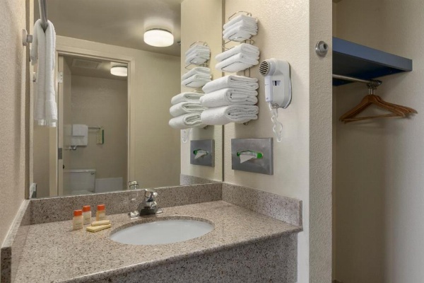 Days Inn by Wyndham Gettysburg image 27